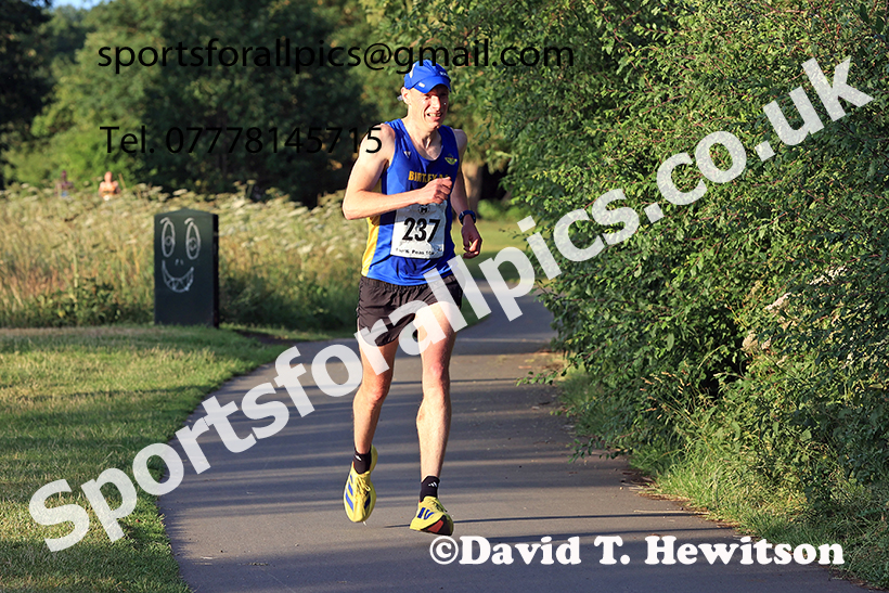 The 2025 Tynedale Pie n Peas 10k Road Race, Ovington to Low Prudhoe, Northumberland. Photo: David T. Hewitson/Sports for All Pics
